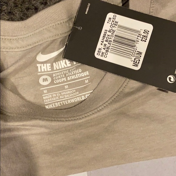 Nike T-shirt - Picture 2 of 4
